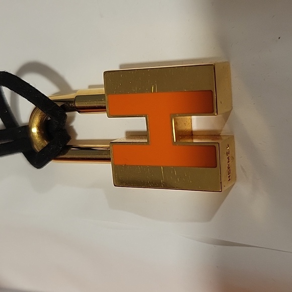 Hermes Lock pendant - Picture 14 of 17